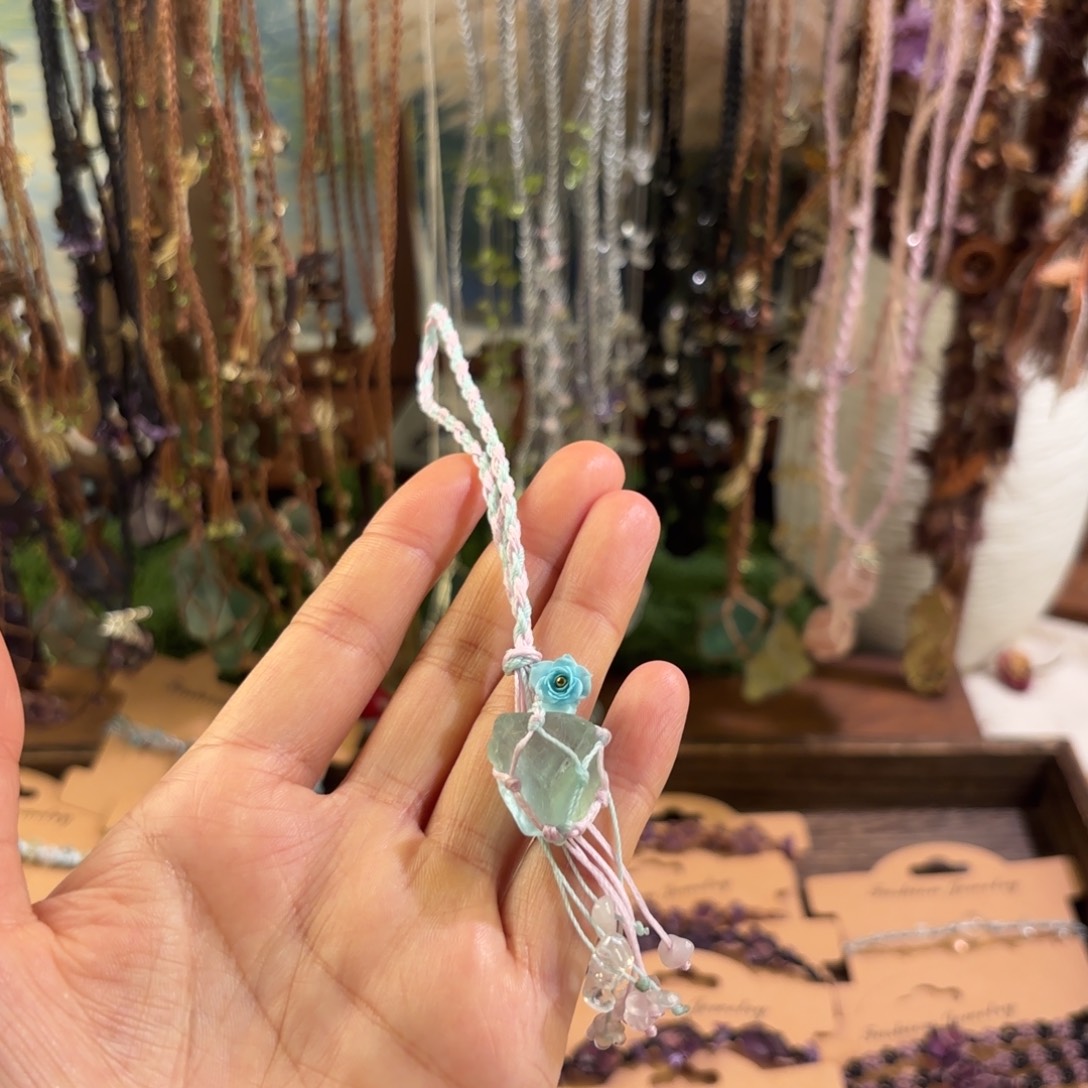 颈饰水晶未镶嵌绿莹石小挂件