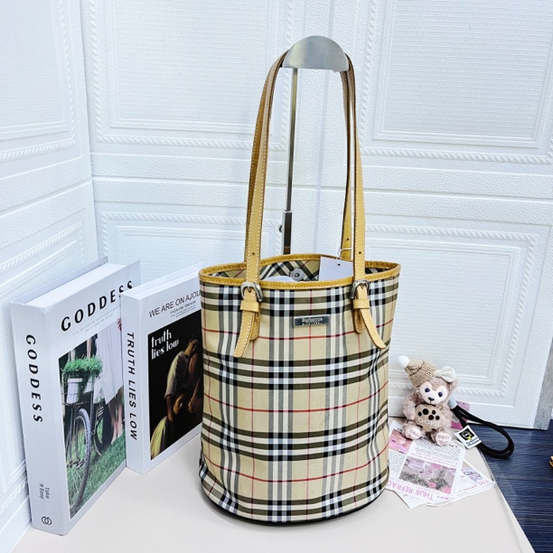 95新 BURBERRY/博柏利 95新博柏利Burberry经典格纹单肩水桶包
