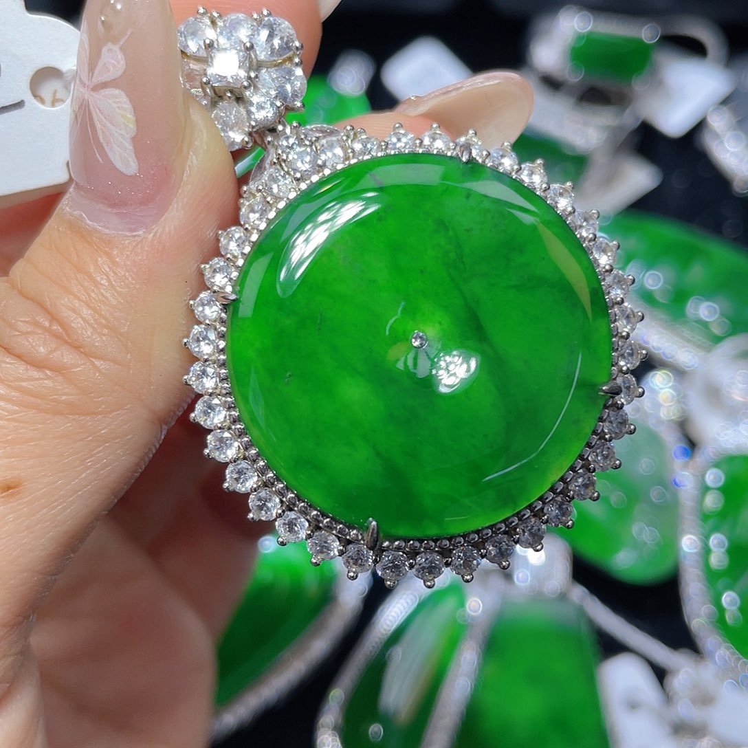 翡翠颈饰银S925镶嵌翡翠