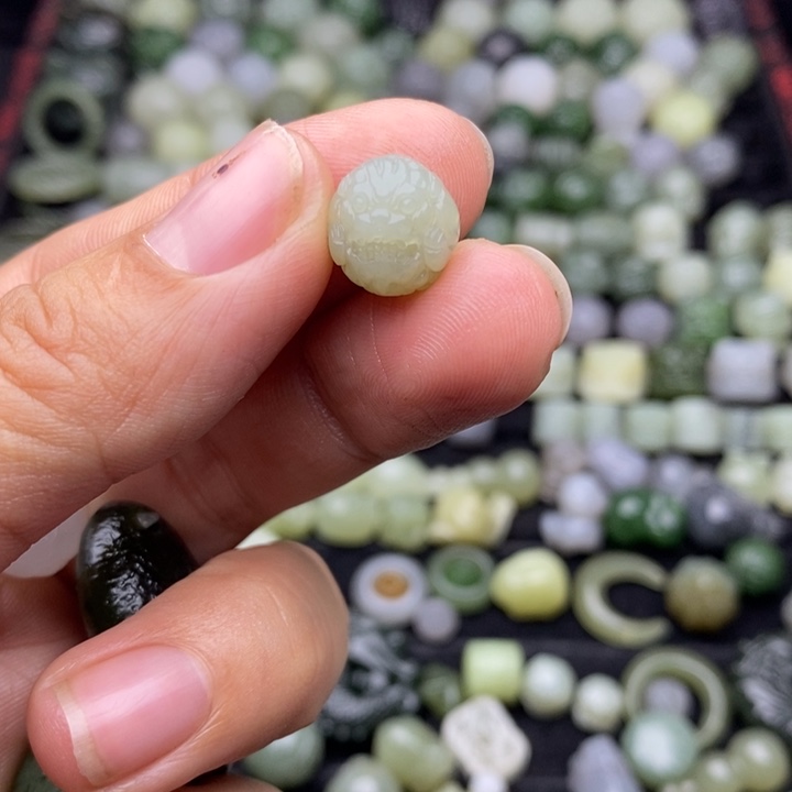 k***n和田玉未镶嵌颈饰