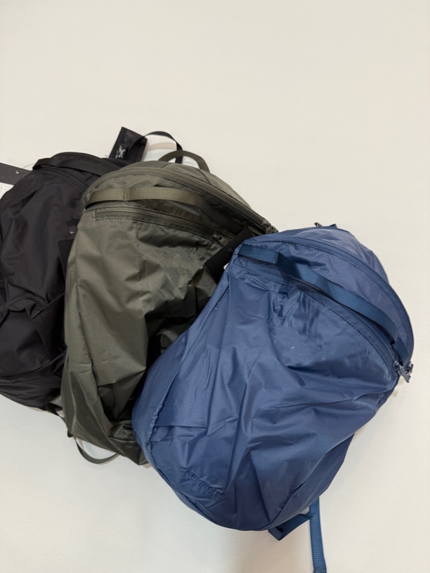 男女同款轻薄户外面料出游必备双肩包