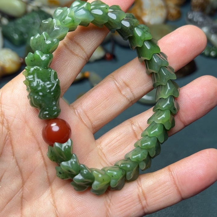 和田玉未镶嵌把件