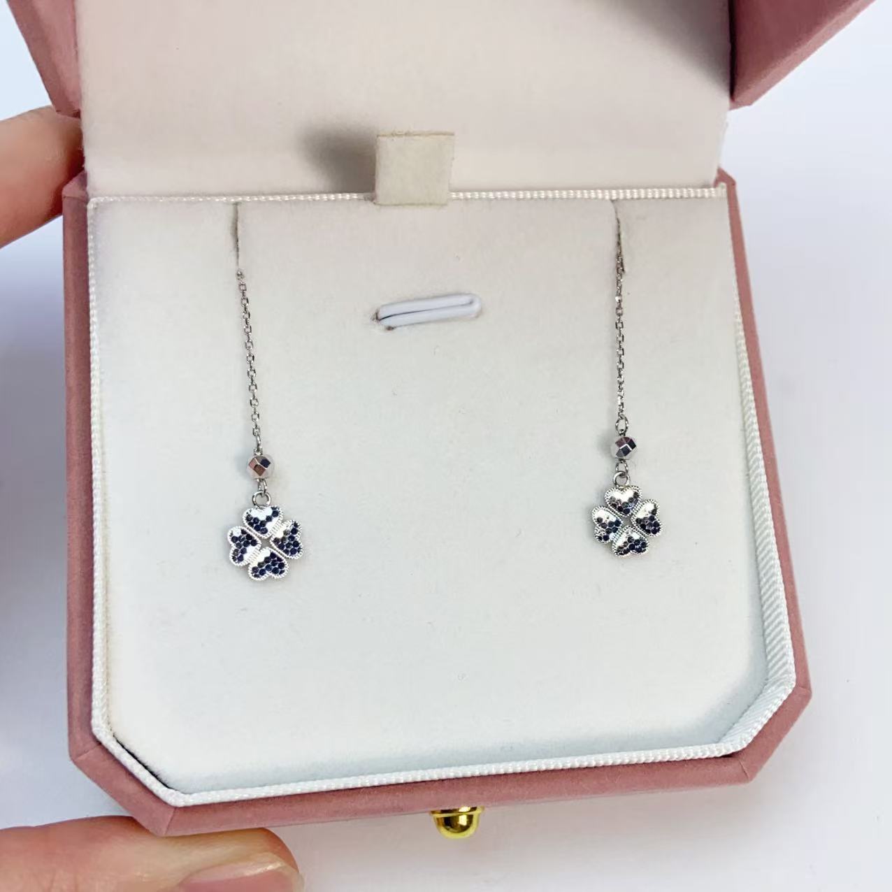 Pt950铂金精品鱼鳞爱心耳线2.07克