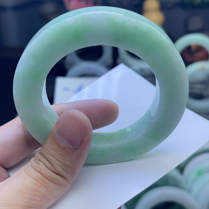 定制翡翠未镶嵌手镯