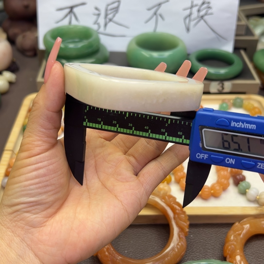 未镶嵌手镯石英岩玉