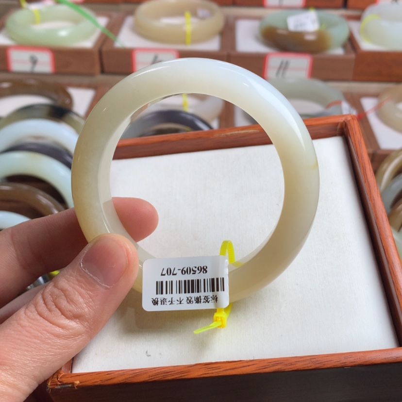 【闪购商品】和田玉手镯未镶嵌羊***哥53.5