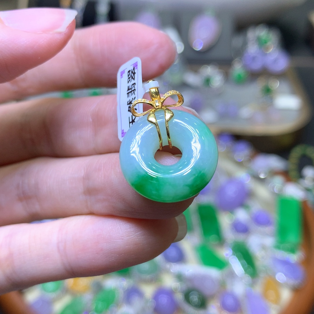 【闪购商品】翡翠颈饰18K金镶嵌翡翠吊坠项链