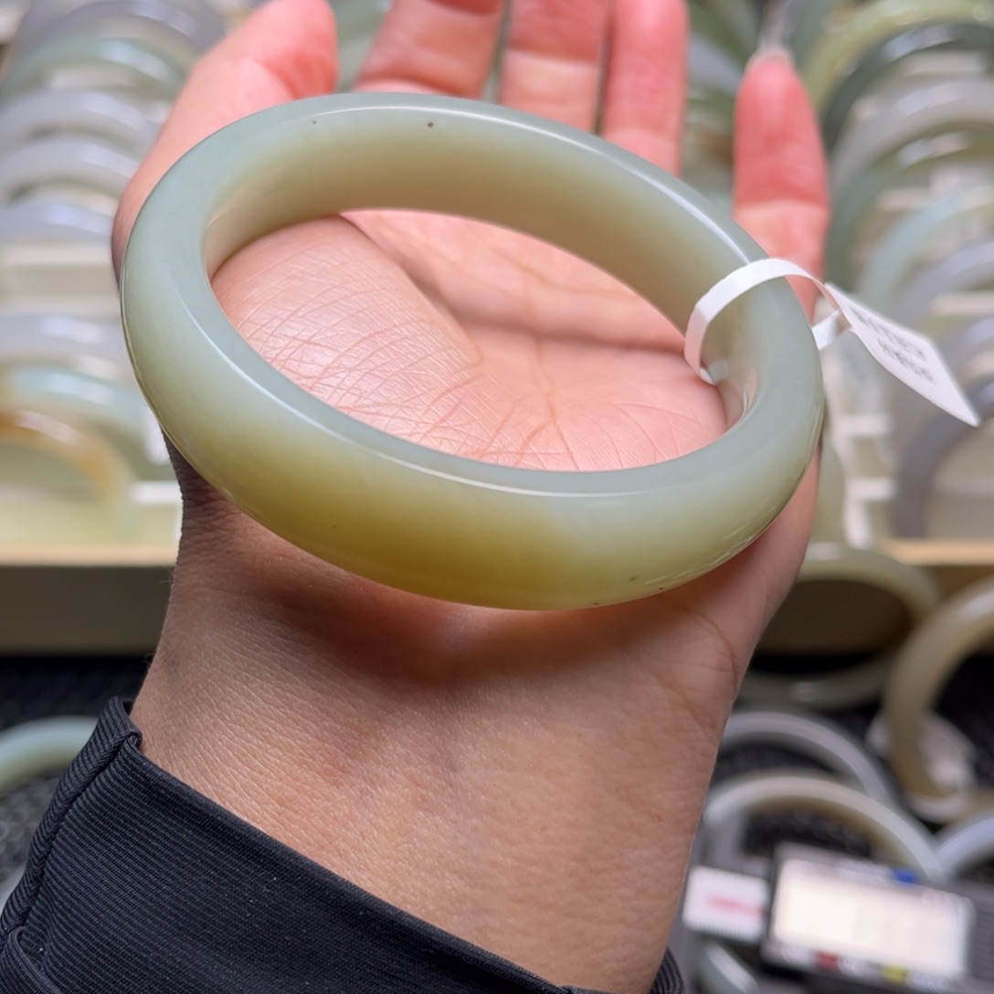 和田玉未镶嵌手镯56.5圈