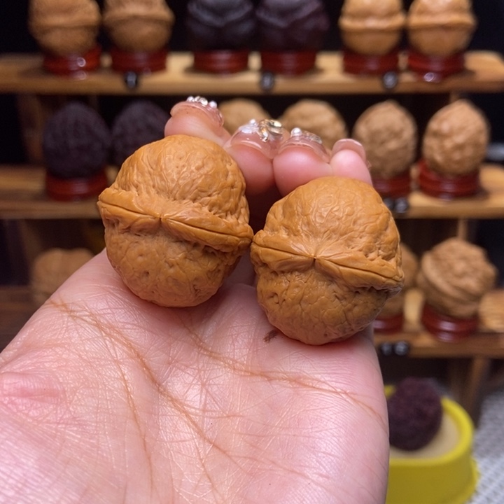 文玩核桃吊坠龙珠21