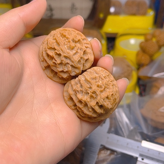 文玩核桃吊坠苹果园