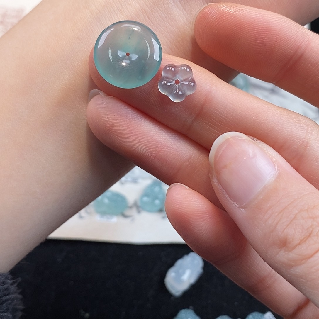 翡翠颈饰未镶嵌辣***辣天然翡翠