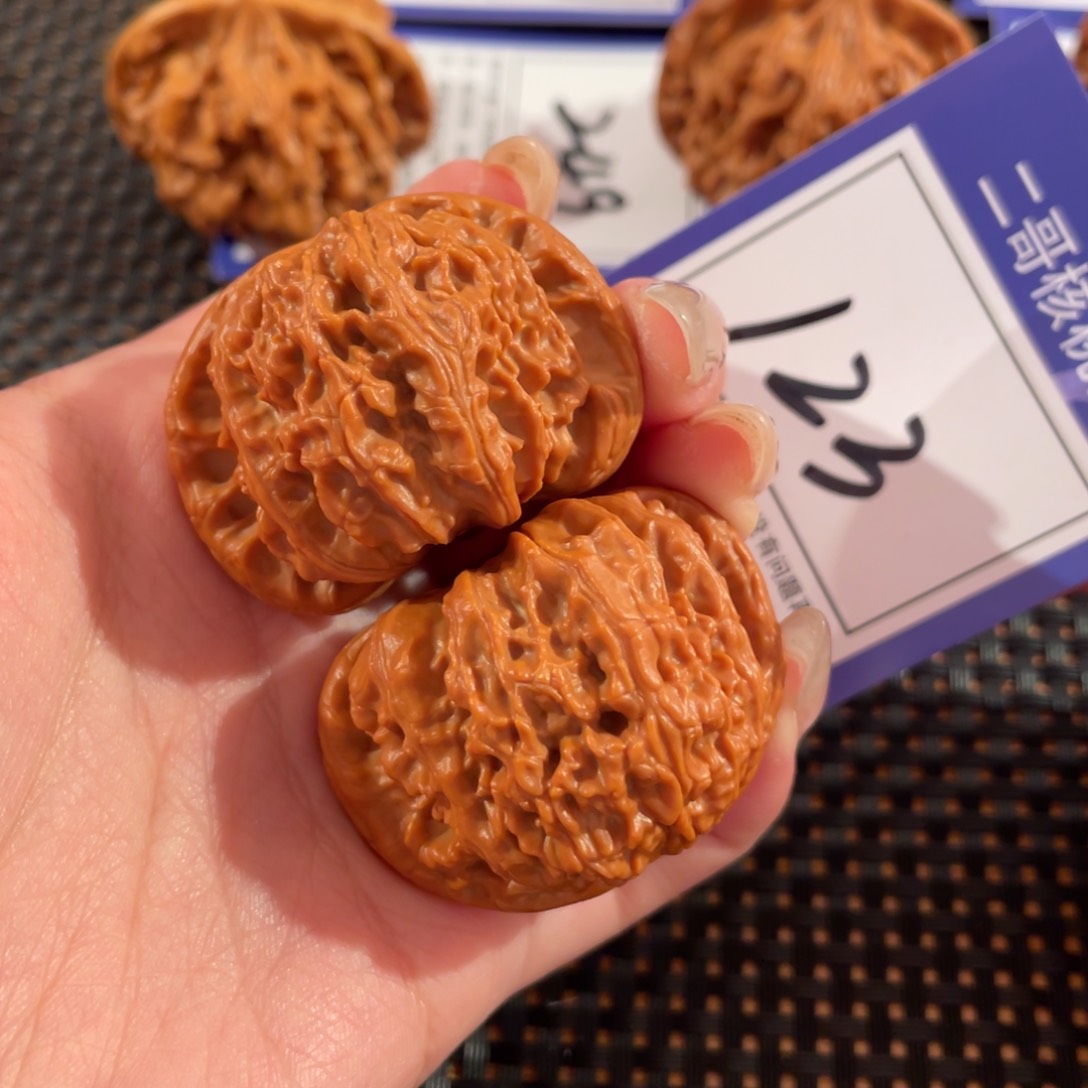 文玩核桃把件123号41尺白狮子