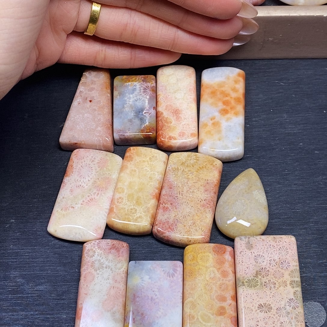 月***月硅化玉合金颈饰吊坠