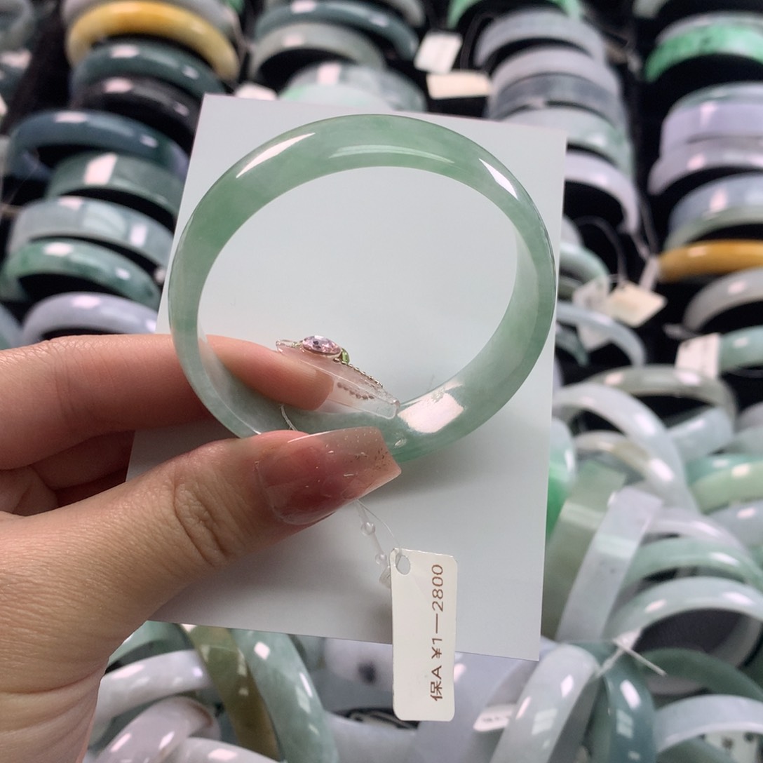 翡翠手镯未镶嵌公主