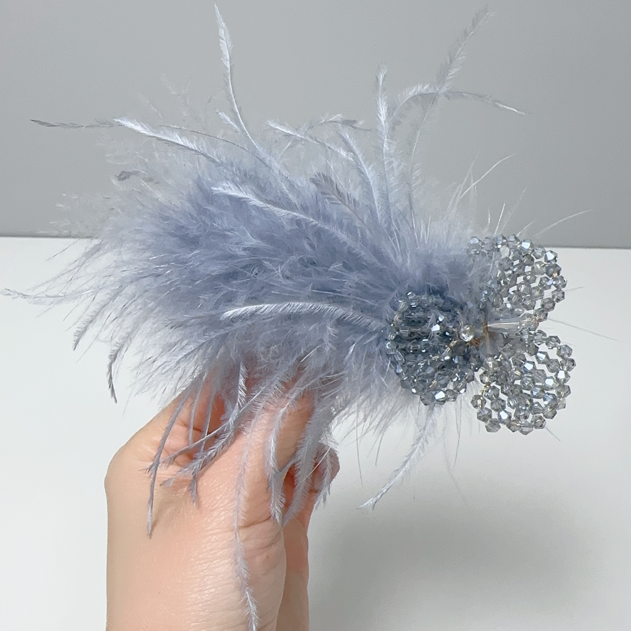 秋冬新款蓝色羽毛弹簧夹串珠花瓣毛毛夹子清新时尚百搭后脑勺夹子