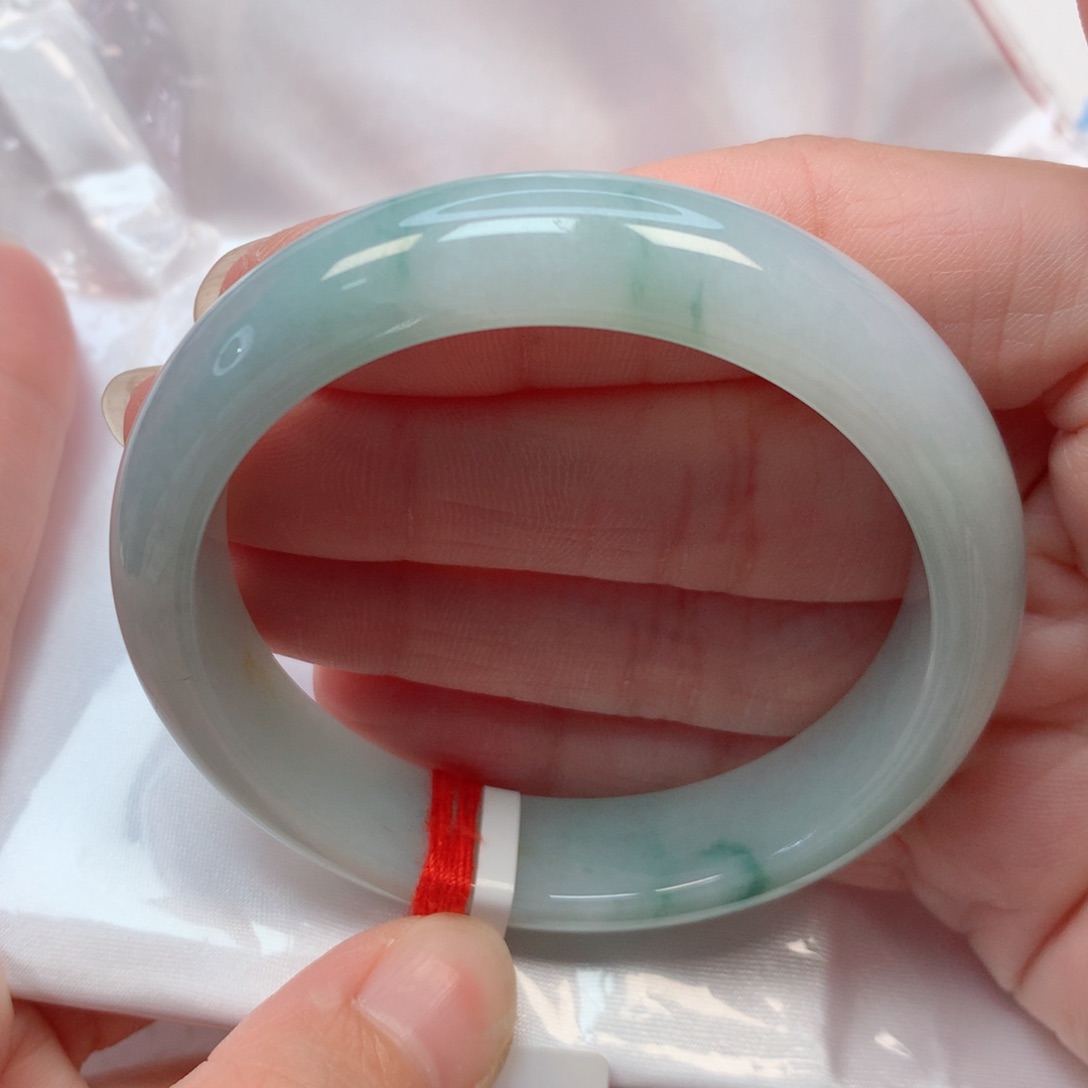 翡翠手镯未镶嵌52.6圈