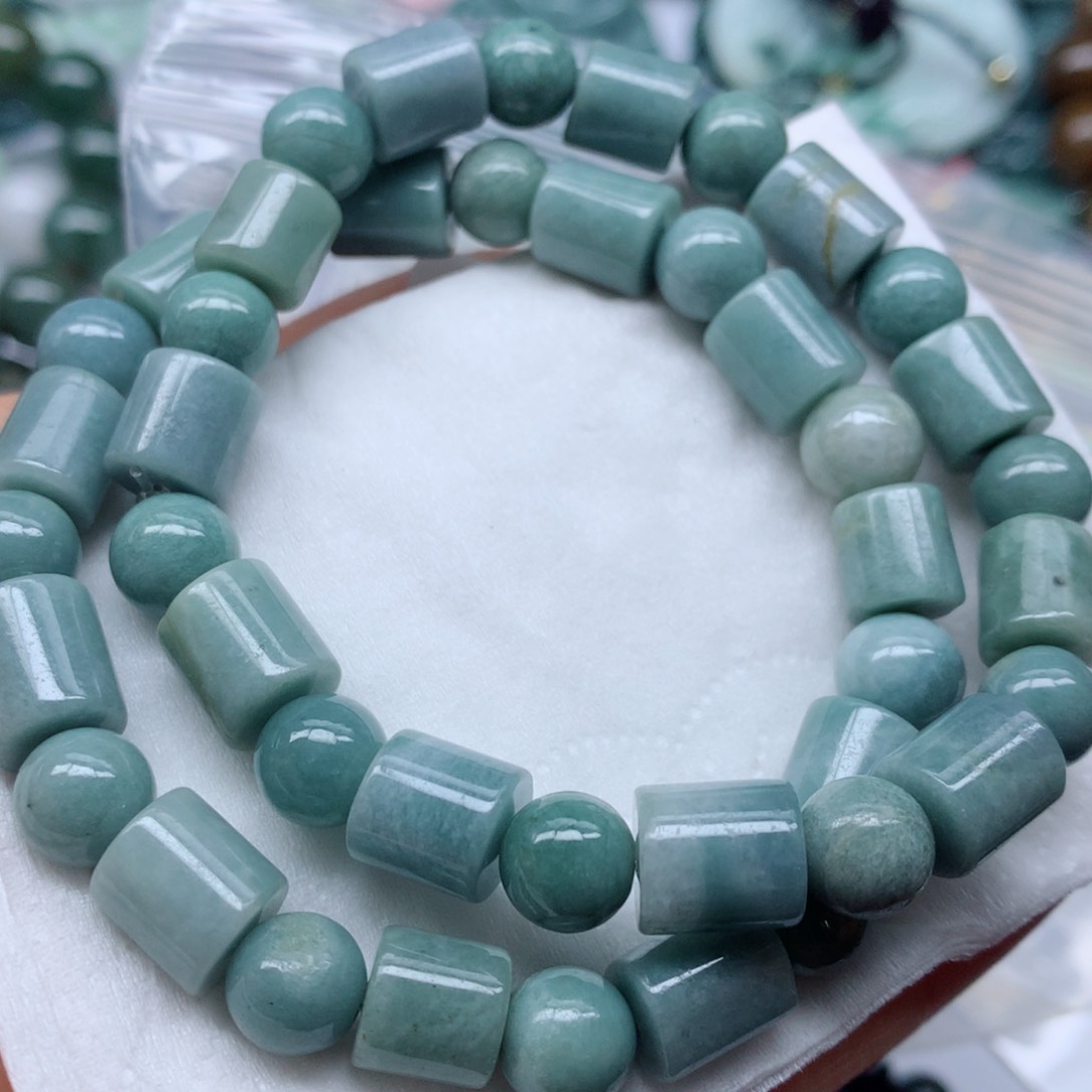 翡翠颈饰未镶嵌手串