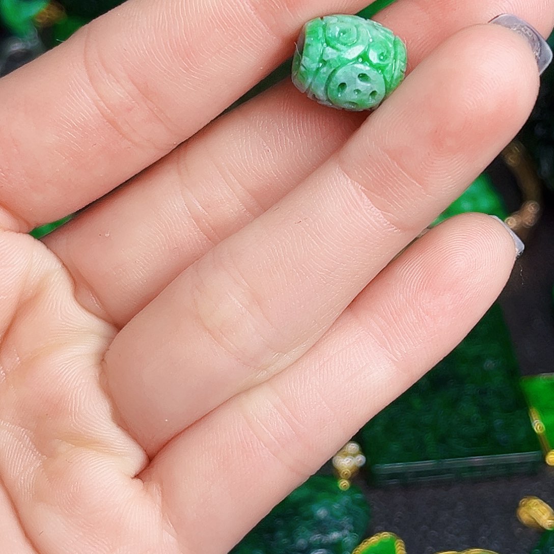 颈饰未镶嵌翡翠多样性