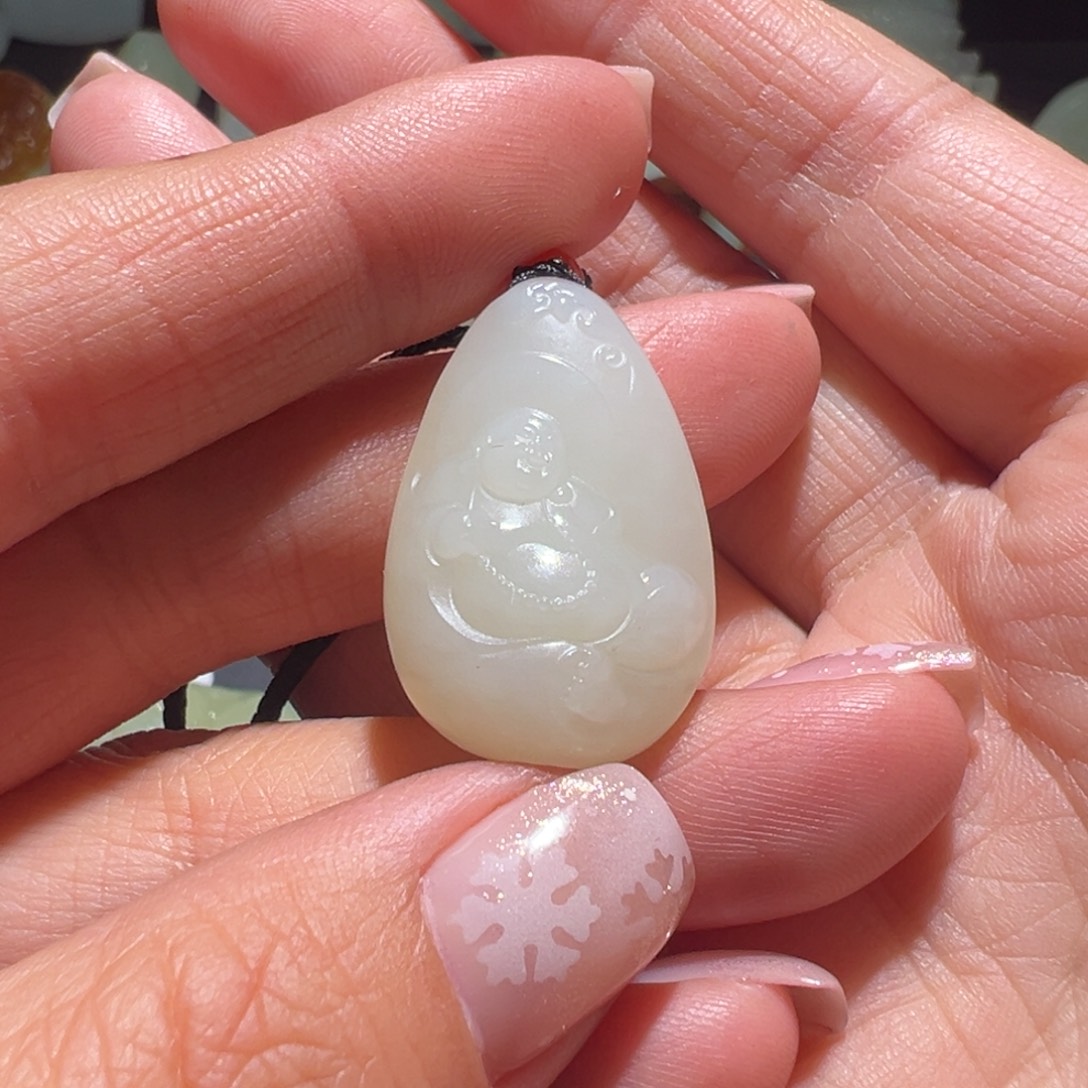 ****呜和田玉未镶嵌颈饰