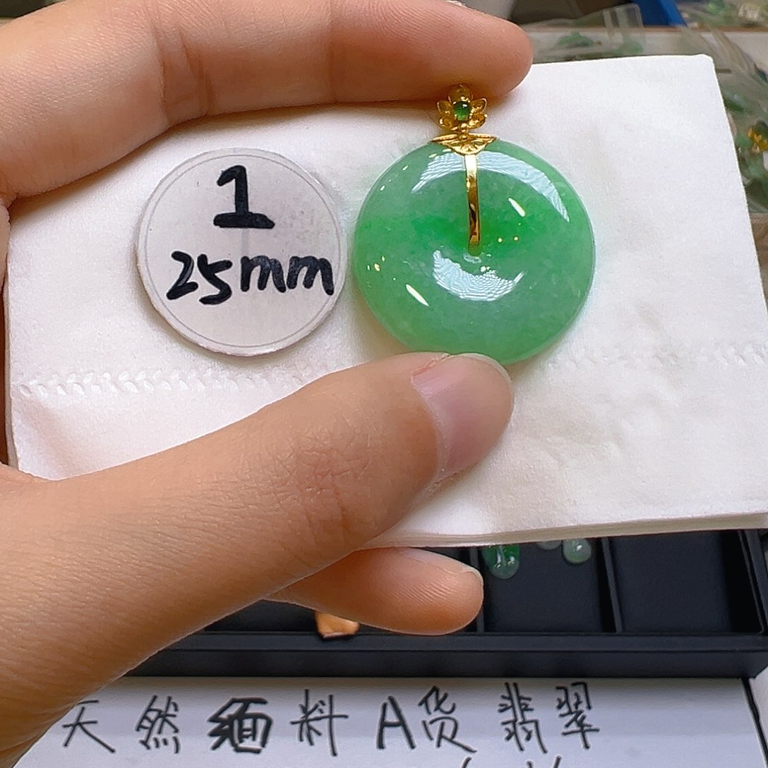 翡翠吊坠(不含链)18K金镶嵌翡翠