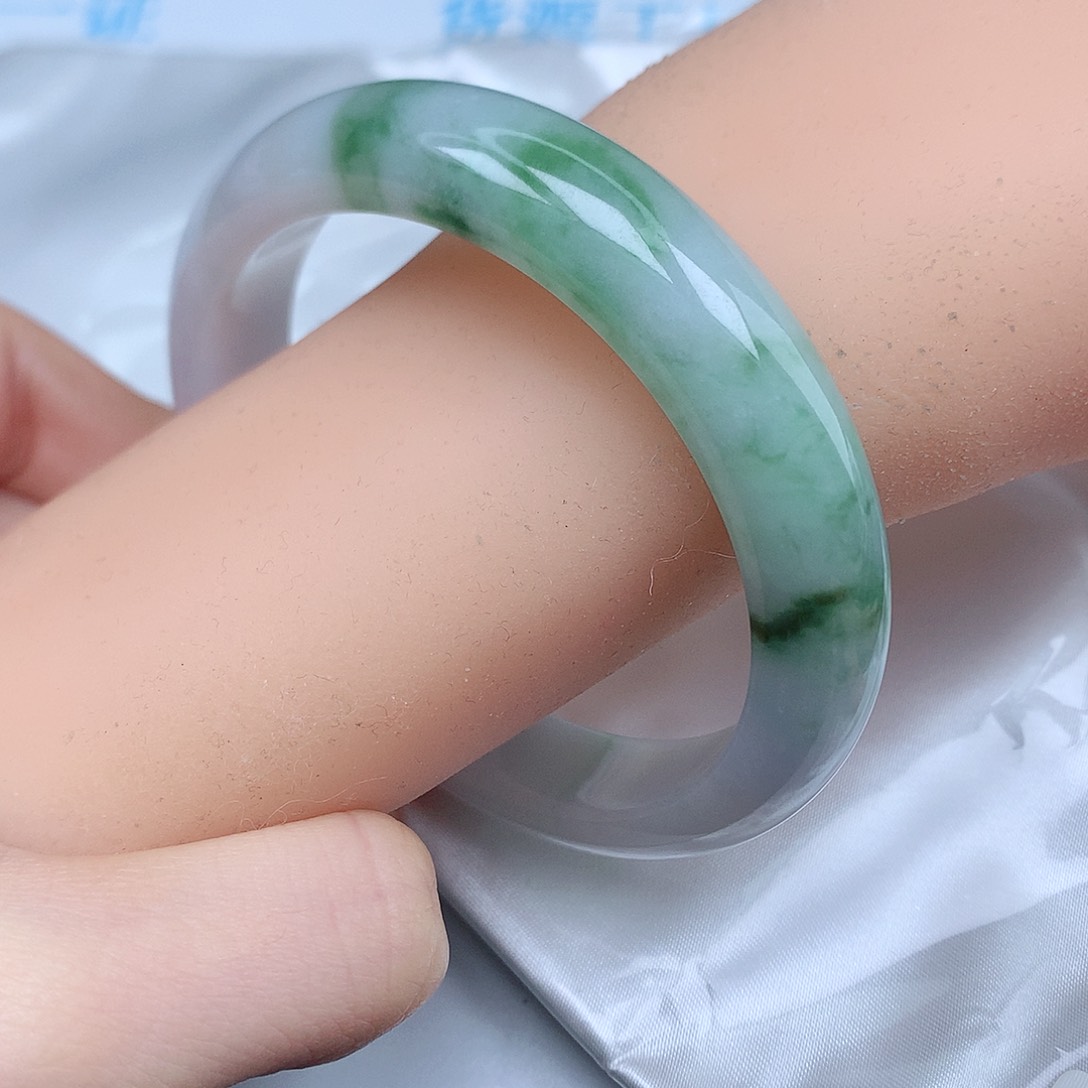 翡翠手镯未镶嵌天然