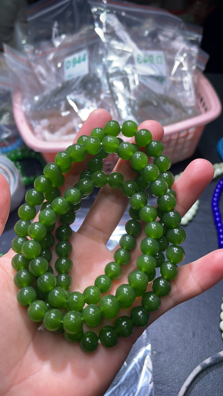 D 945 8*108 碧绿手串
