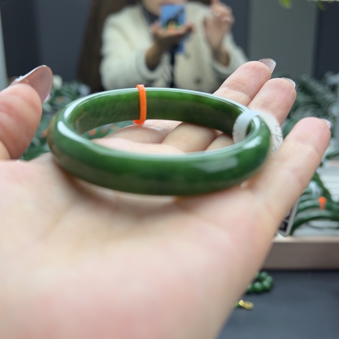 和田玉（碧玉）未镶嵌手镯