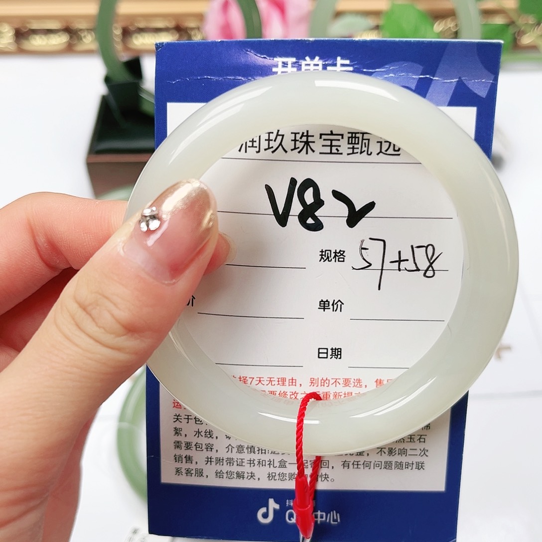 和田玉手镯未镶嵌丫*