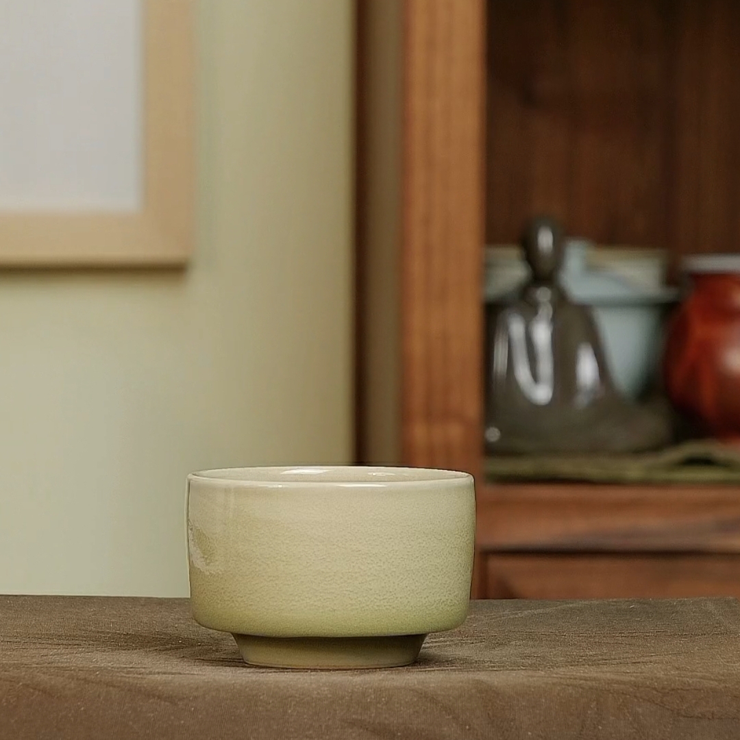 特殊系列米白直壁杯陈卫武龙泉青瓷主人杯单杯