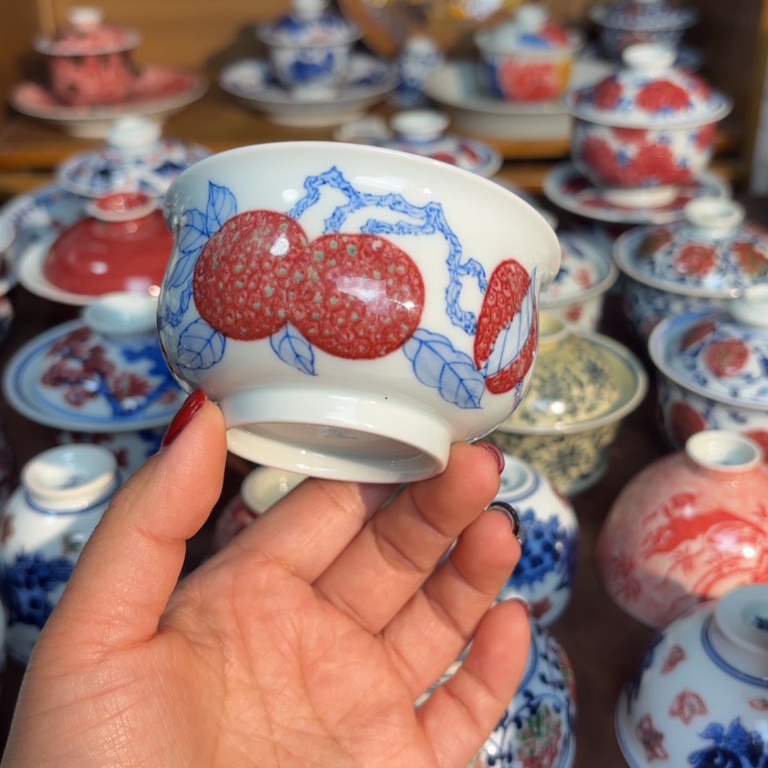 青花釉里红荔枝如是杯