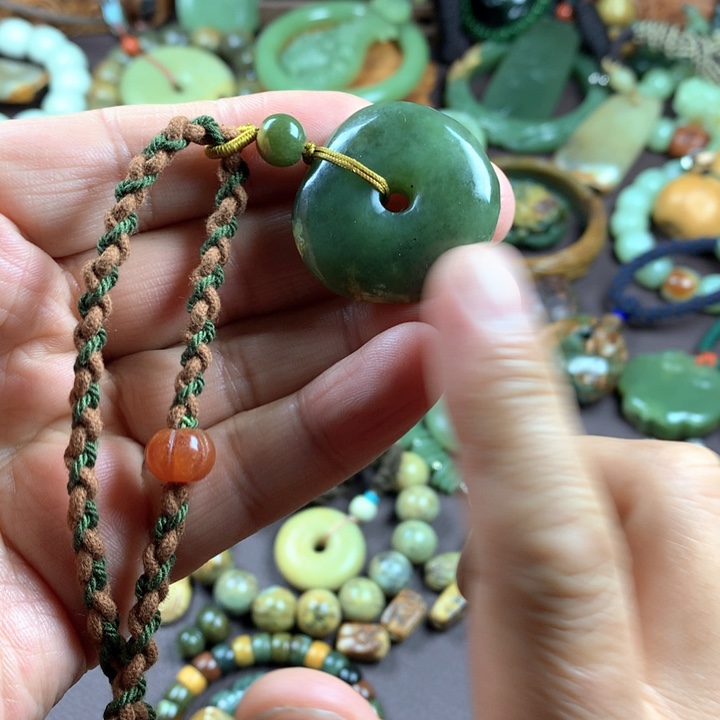 吊坠(赠链)未镶嵌岫岩河磨玉（透闪石质玉）周*