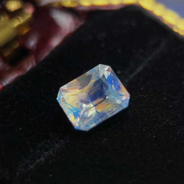 七彩祥云的彩虹月光石裸石 | 精切割 梦幻色系 人间彩虹可定制款