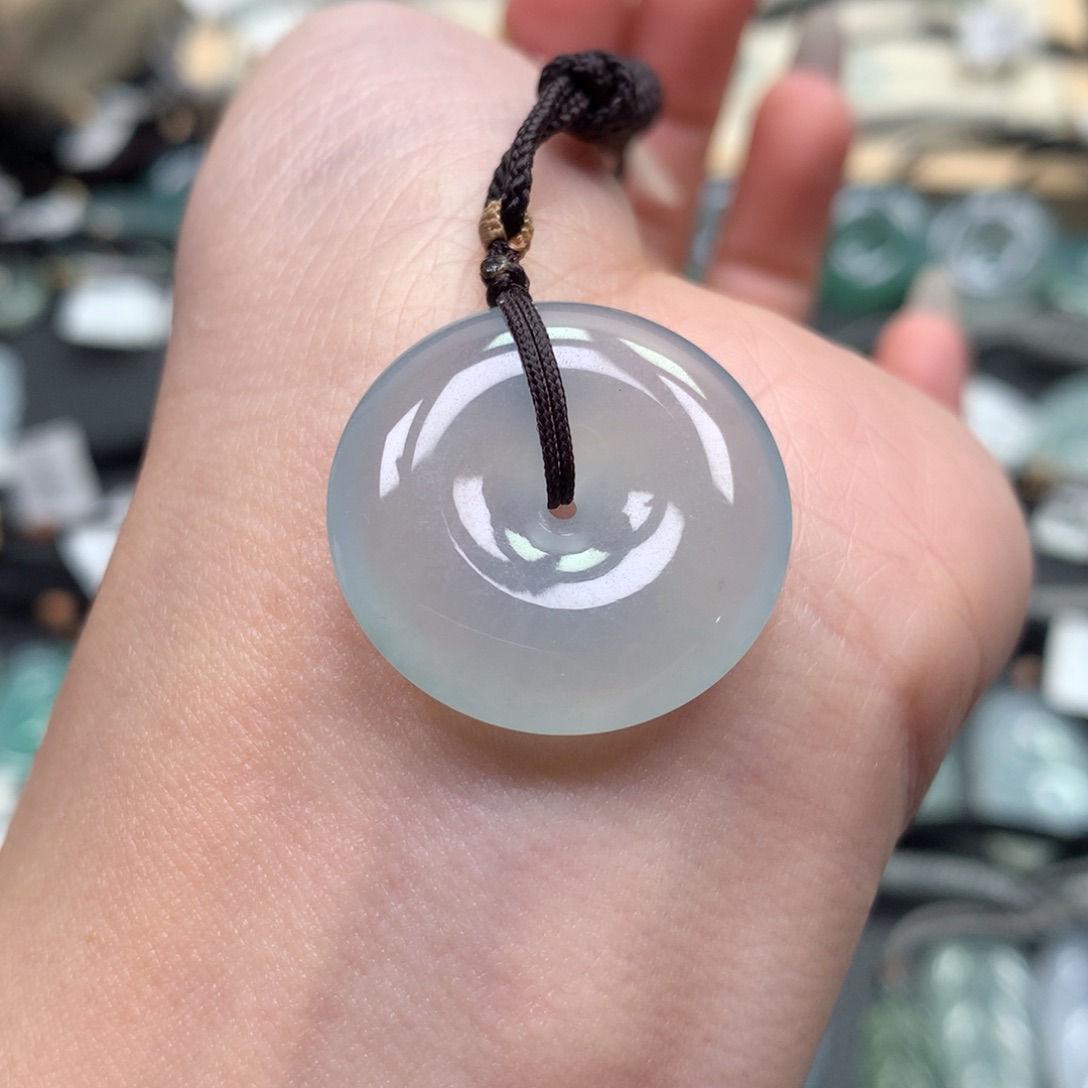 翡翠颈饰未镶嵌扣子