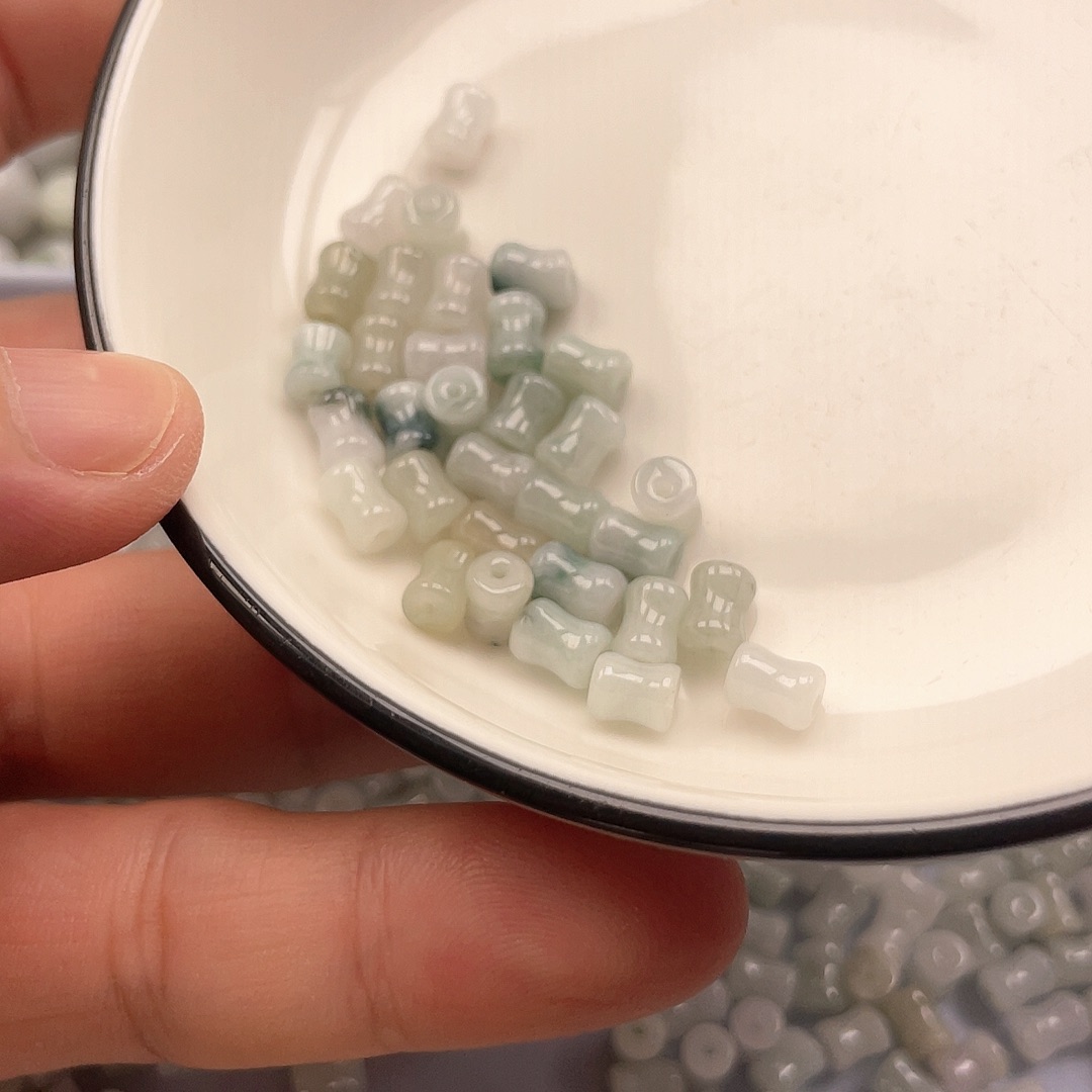翡翠未镶嵌耳饰2477