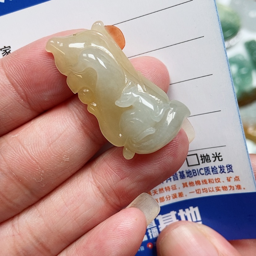 【闪购商品】翡翠颈饰未镶嵌九尾狐