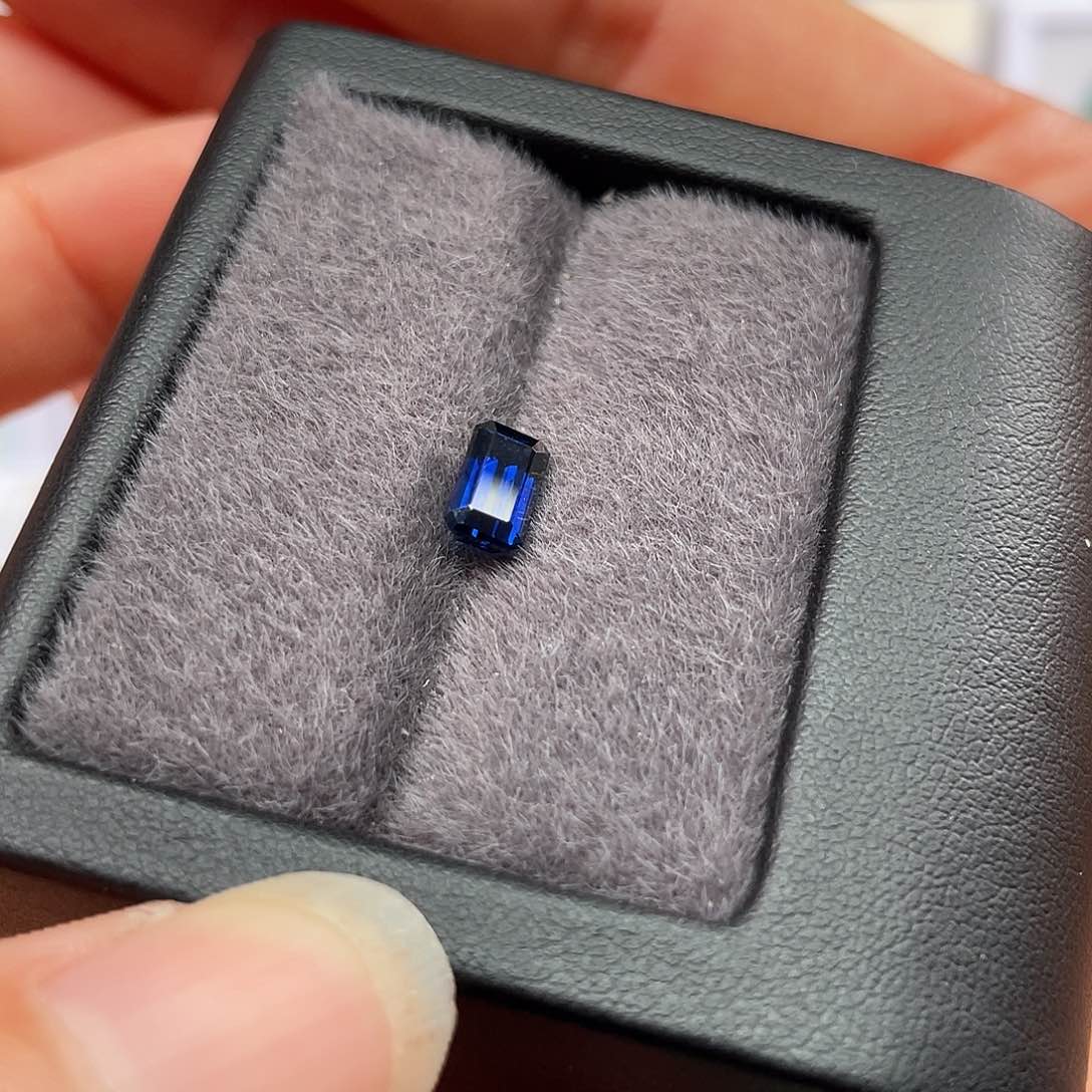 蓝宝石裸石未镶嵌