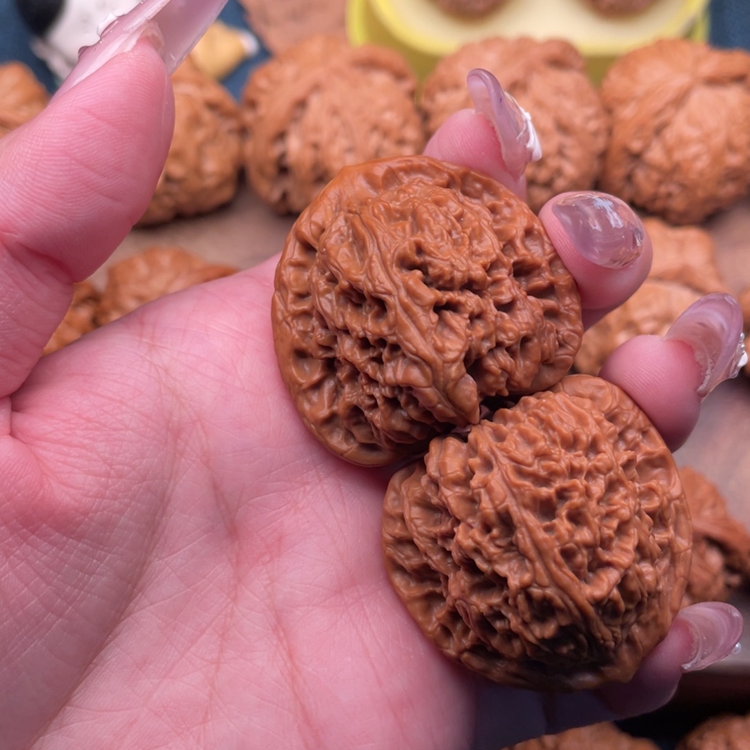 把件文玩核桃红皮三角南疆39