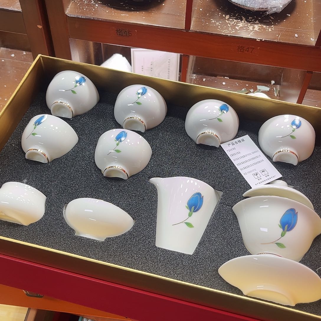 孤品茶具套装等。            