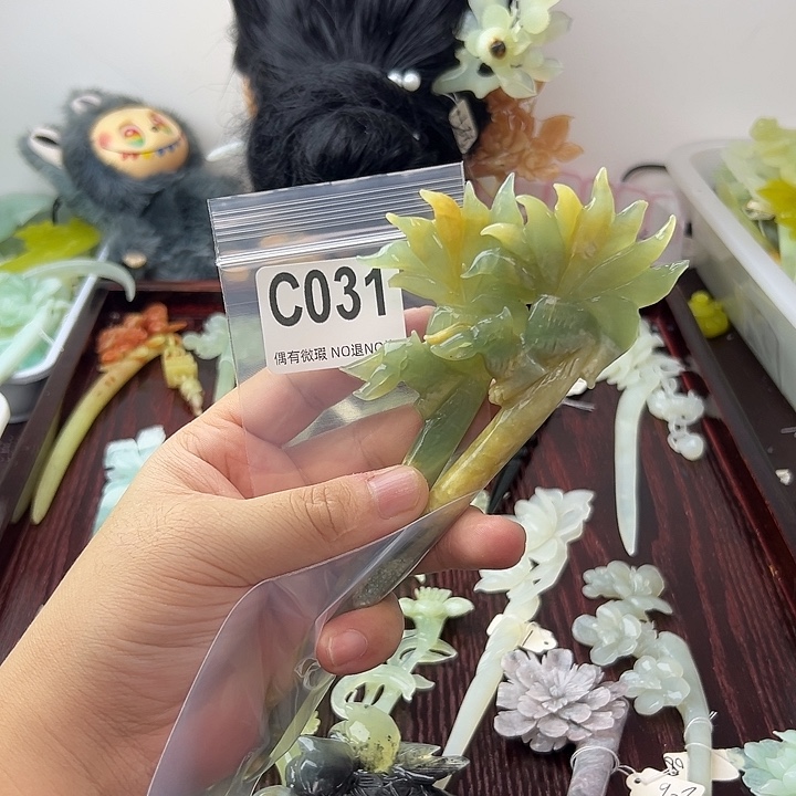 醉***识蛇纹石玉合金发饰