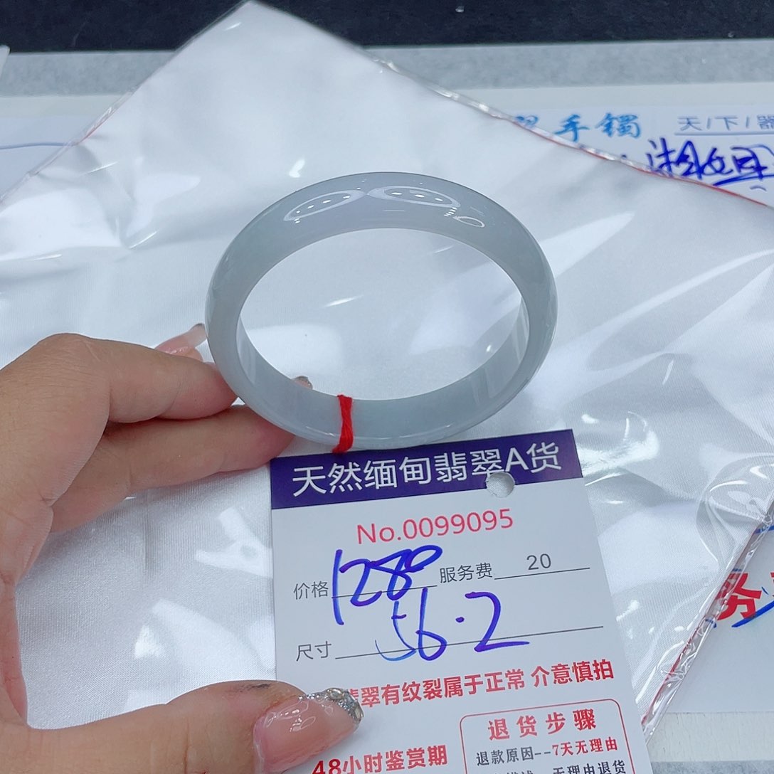 翡翠手镯未镶嵌正1