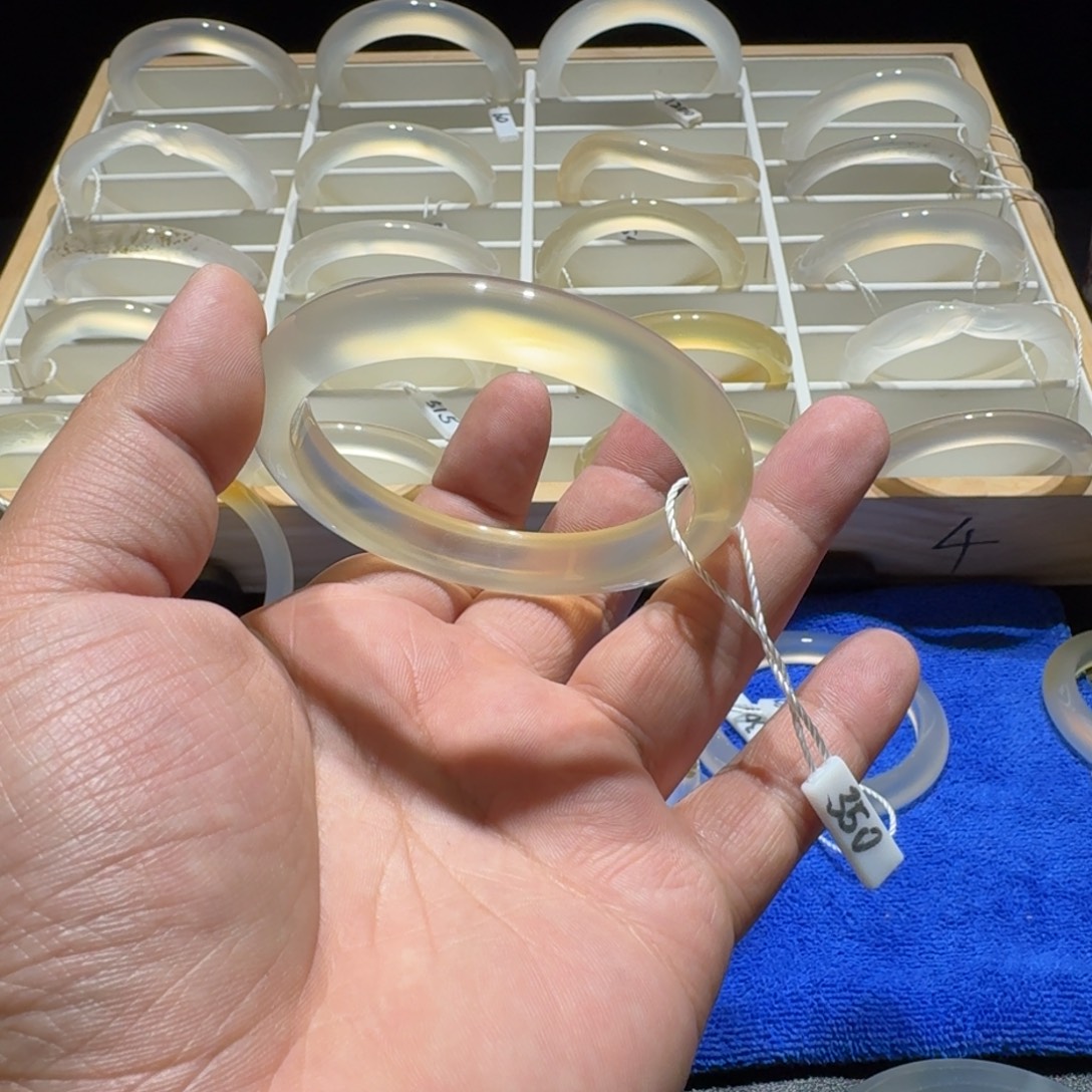 妧***婳玛瑙/玉髓合金手镯