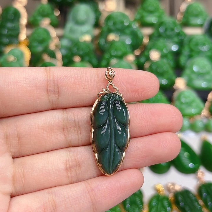 和田玉（碧玉）颈饰18K金镶嵌