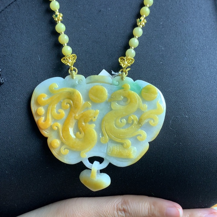 翡翠颈饰未镶嵌翡翠