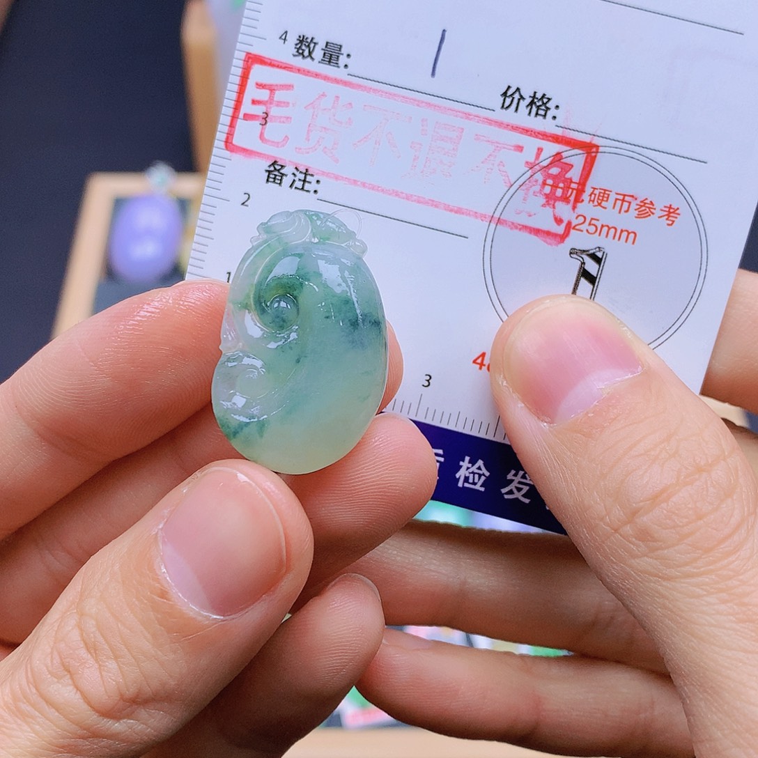 翡翠未镶嵌颈饰翡翠