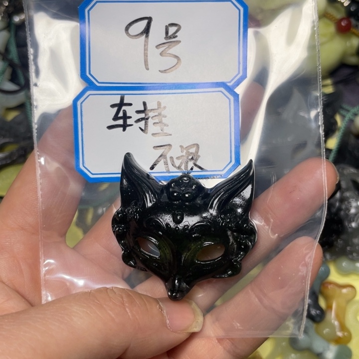 蛇纹石玉颈饰合金苹****啃