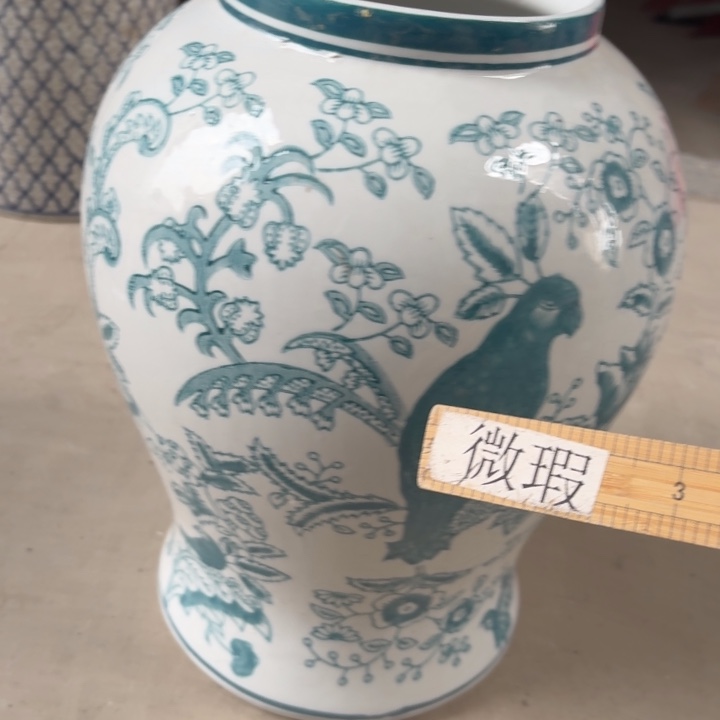 微瑕青花瓷器值得购买