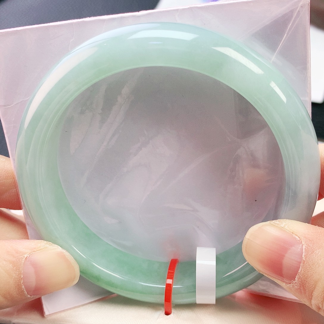 未镶嵌手镯翡翠60冰果绿