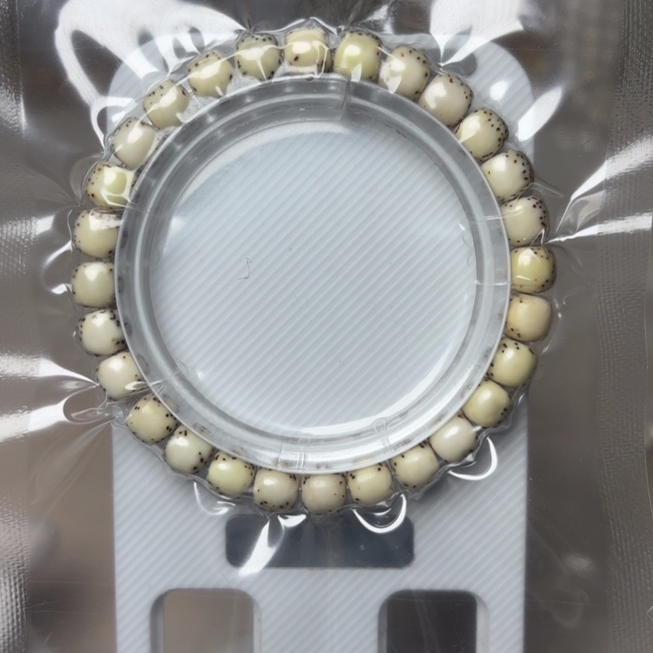 星月菩提吊坠骨瓷白8*7半壁留白河豚