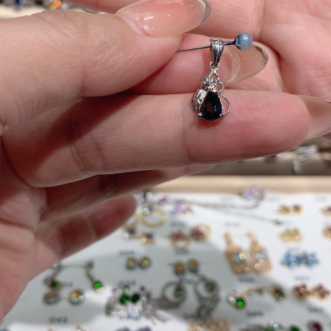 蓝宝石颈饰银S925镶嵌