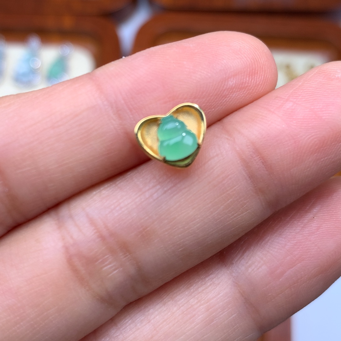 翡翠18K金镶嵌毛衣链爱心葫芦